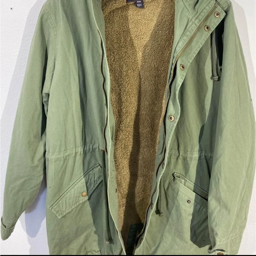 NWT Weatherproof Vintage Mens parka with Sherpa hood. Size medium
LAST ONE LEFT - Picture 2 of 8